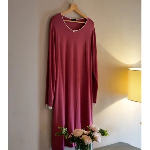 Morbida camicia da notte in tinta unita