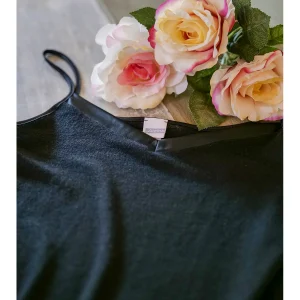 Top spallina sottile in lana e seta